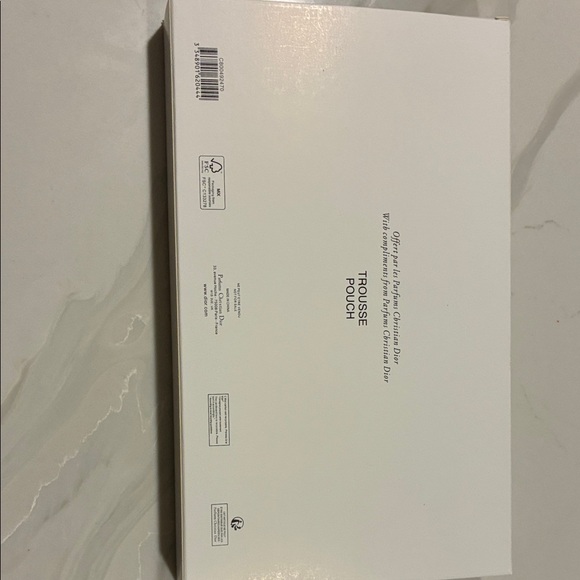 Dior Elegant White Pouch - Picture 4 of 4